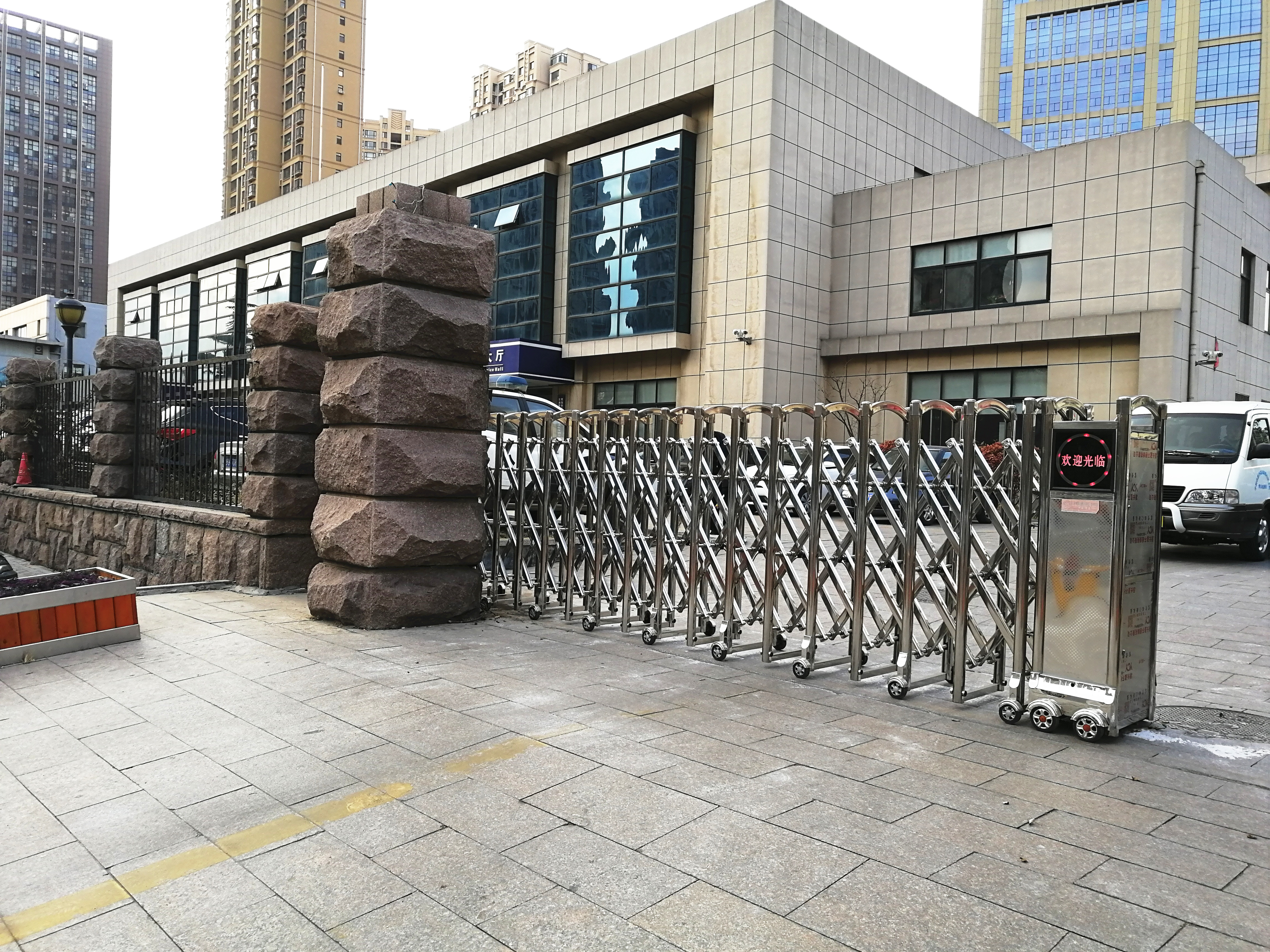 伸縮門(mén)的基礎(chǔ)知識(shí)
